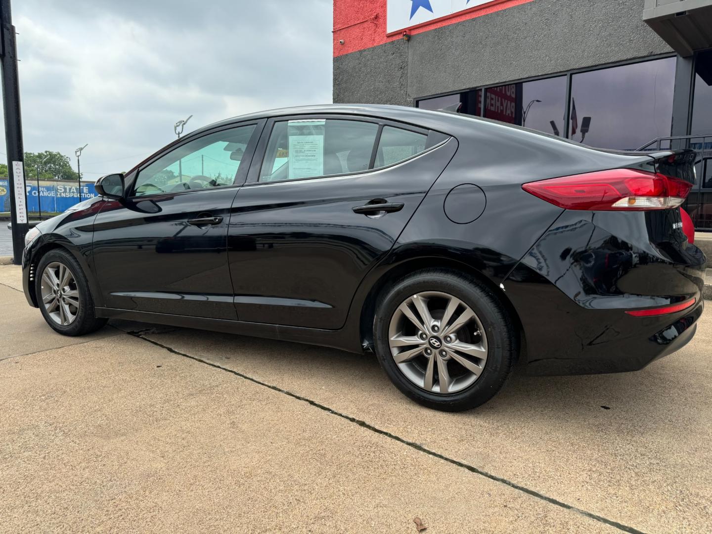 2017 BLACK HYUNDAI ELANTRA LIMITED; SE (5NPD84LF1HH) , located at 5900 E. Lancaster Ave., Fort Worth, TX, 76112, (817) 457-5456, 0.000000, 0.000000 - Photo#6